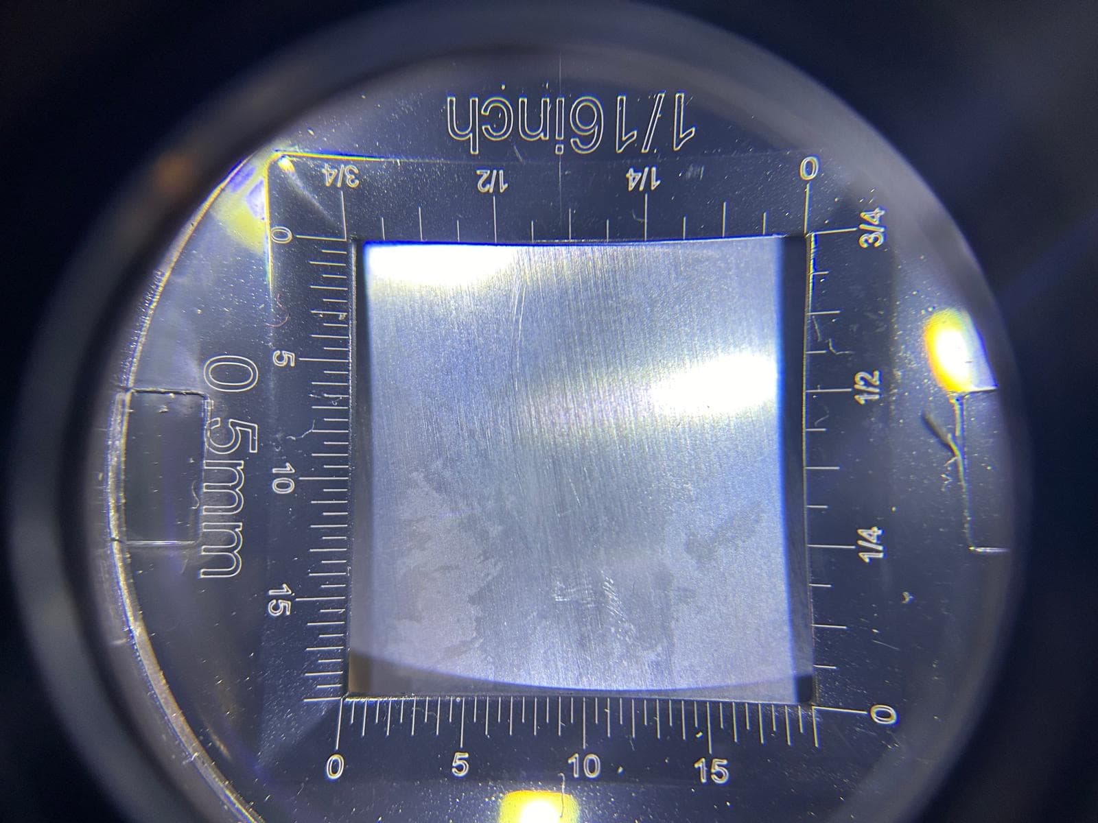 La stessa superficie al microscopio con l'ugello caldo, pulita.